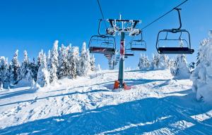 Цены на сезонные ски пассы ( подъемника) в горнолыжном комплексе   СК "ЮККИ" на зимний сезон 2019/2020 года.